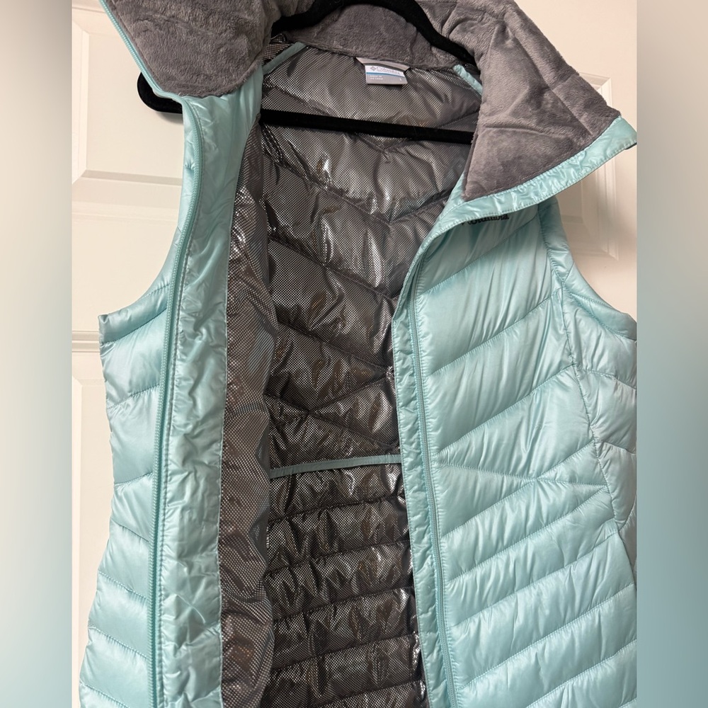 Columbia Women's Aqua Quilted Vest, Omni Heat, Size L - Picture 4 of 8